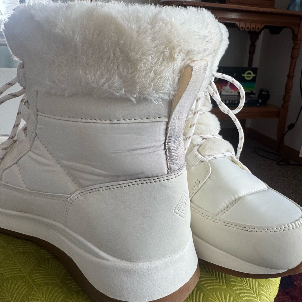 Dream Pairs White Faux Fur-Lined Winter Boots - Picture 9 of 15